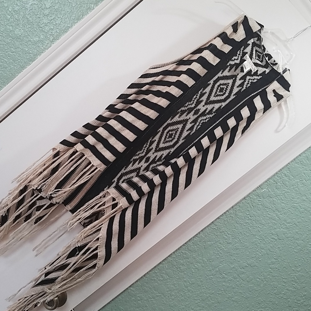Sleeveless tribal knit sweater